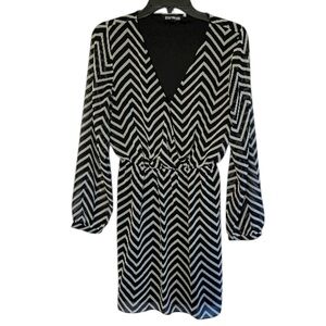 long sleeve black and white chevron dress Liberty Love Dress Size M Black White Chevron Pattern Long Sleeve 4289